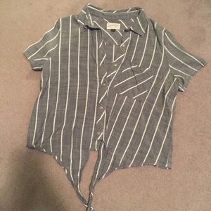 🎀 3 for 9 🎀 Tie front button down crop